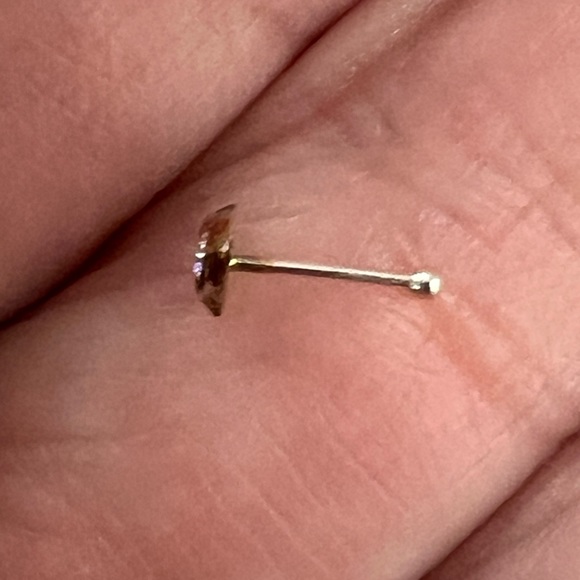 22g nose jewelry . Tray full of 120 nose pins for $25 - Picture 5 of 5